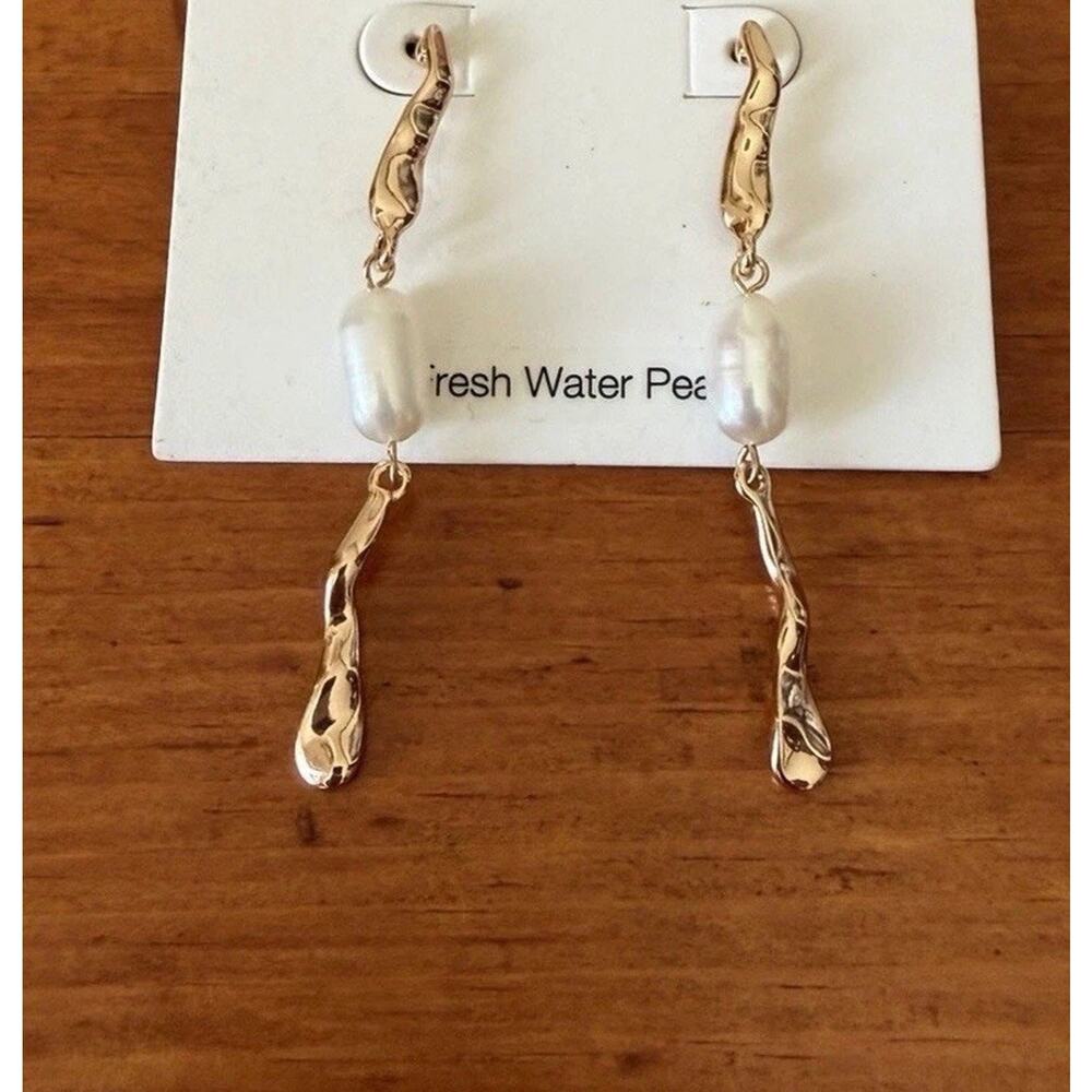 Lucky Brand NWT Freshwater Pearl Gold Tone Linear Drop Dangle Earrings - Picture 3 of 7